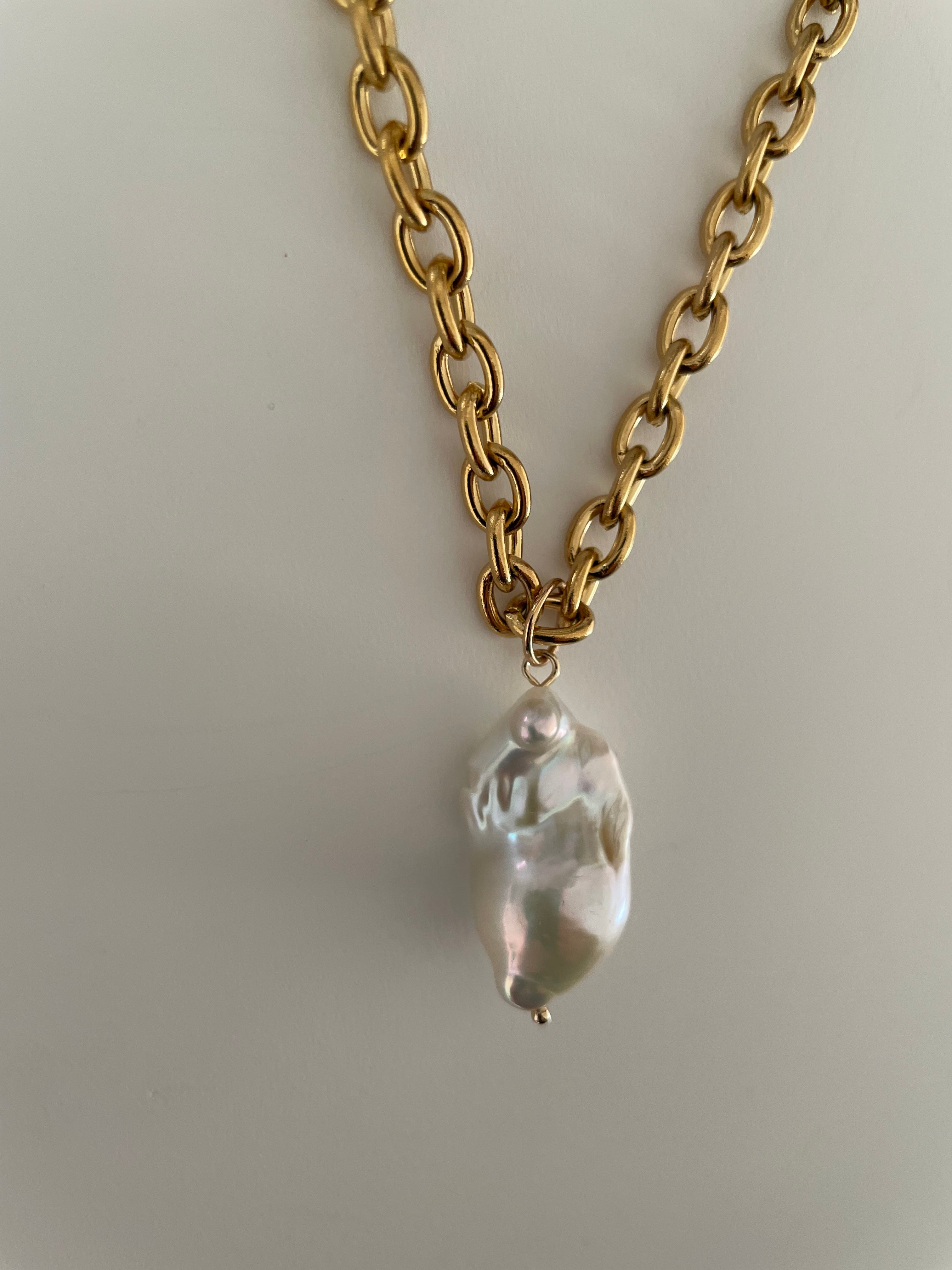 大ぶりバロックパールのチェーンネックレス
