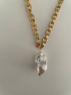 大ぶりバロックパールのチェーンネックレス