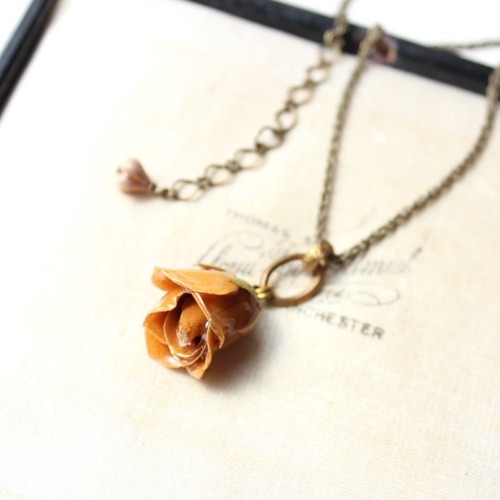 プティ・ローズ　小さな本当の薔薇　ペンダント・ネックレス