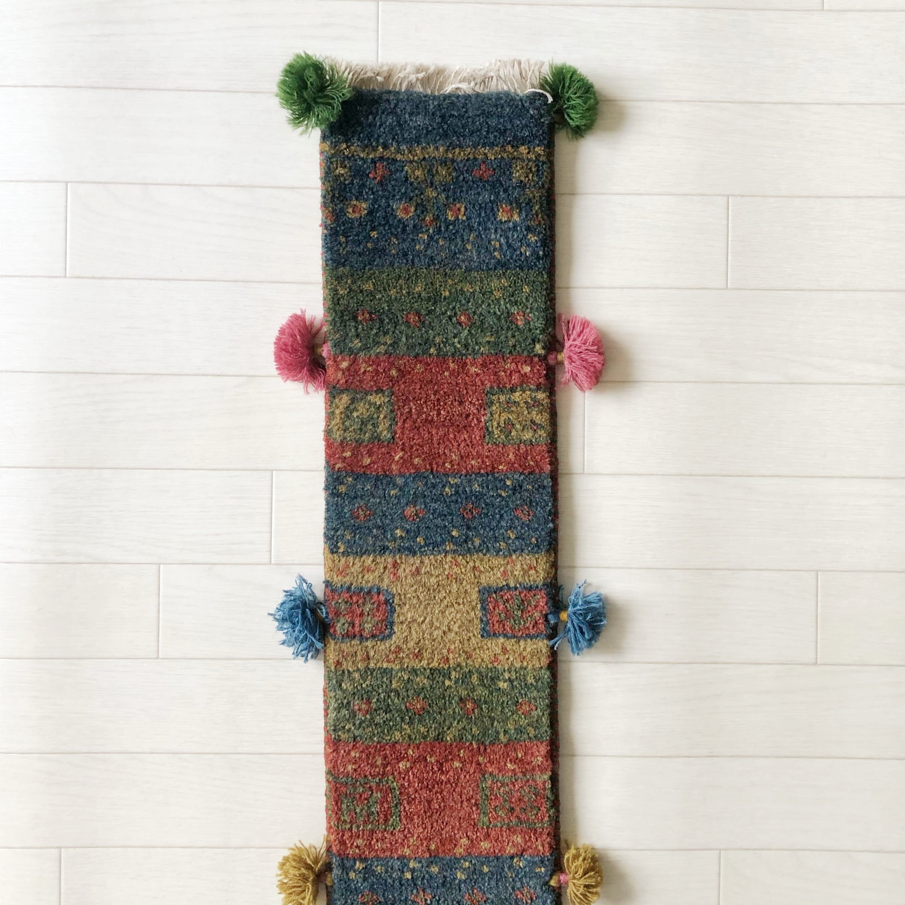 ギャッベ 細長タイプ M 【GB-033】窓モチーフ 動物・生命の樹 15×90