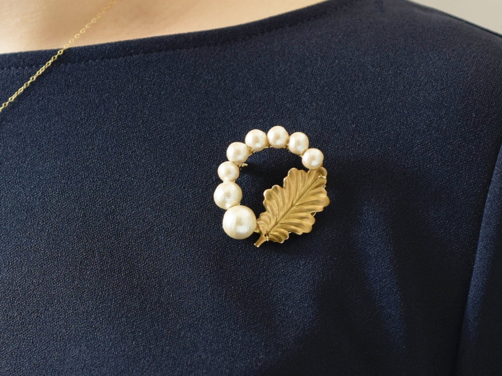 【ブローチ/Sサイズ】ヴィンテージな真鍮の葉っぱとパール(セットに変更可能)