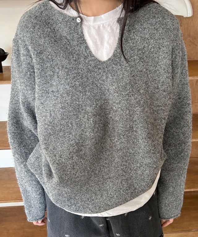 シングルボタンソフトVネックニット Q0442