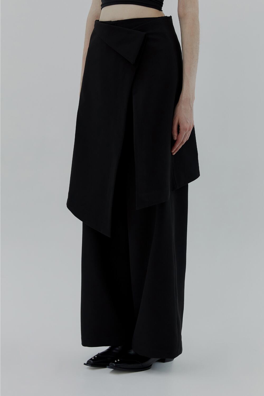 [TREEMINGBIRD] 2-way Folded Wrap Skirt-pants [ Black ] 正規品 韓国ブランド 韓国通販 韓国代行  韓国ファッション TRMNGBD | BONZ (韓国ブランド 代行) powered by BASE