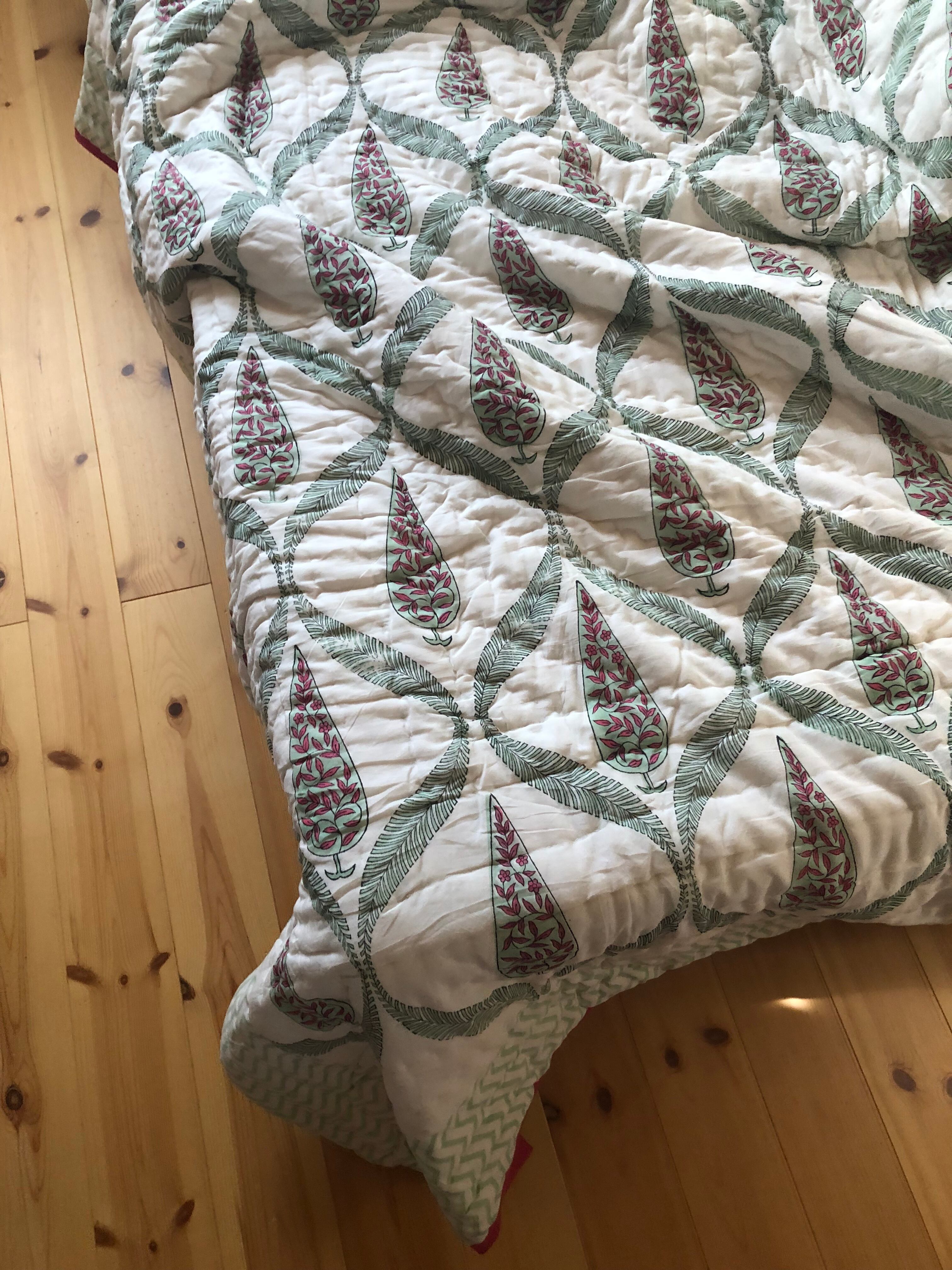 今晩限定値下げ！　インド ブロックプリント キルト ダブル 肌布団　マルチカバー 今晩限定値下げ！インド ブロックプリント キルト ダブル 肌布団