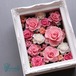 気品ある額縁に埋めつくされた薔薇の絵画(モザイク)【ガーデンフレーム GARDEN FRAME うす紅 Ｌサイズ】
