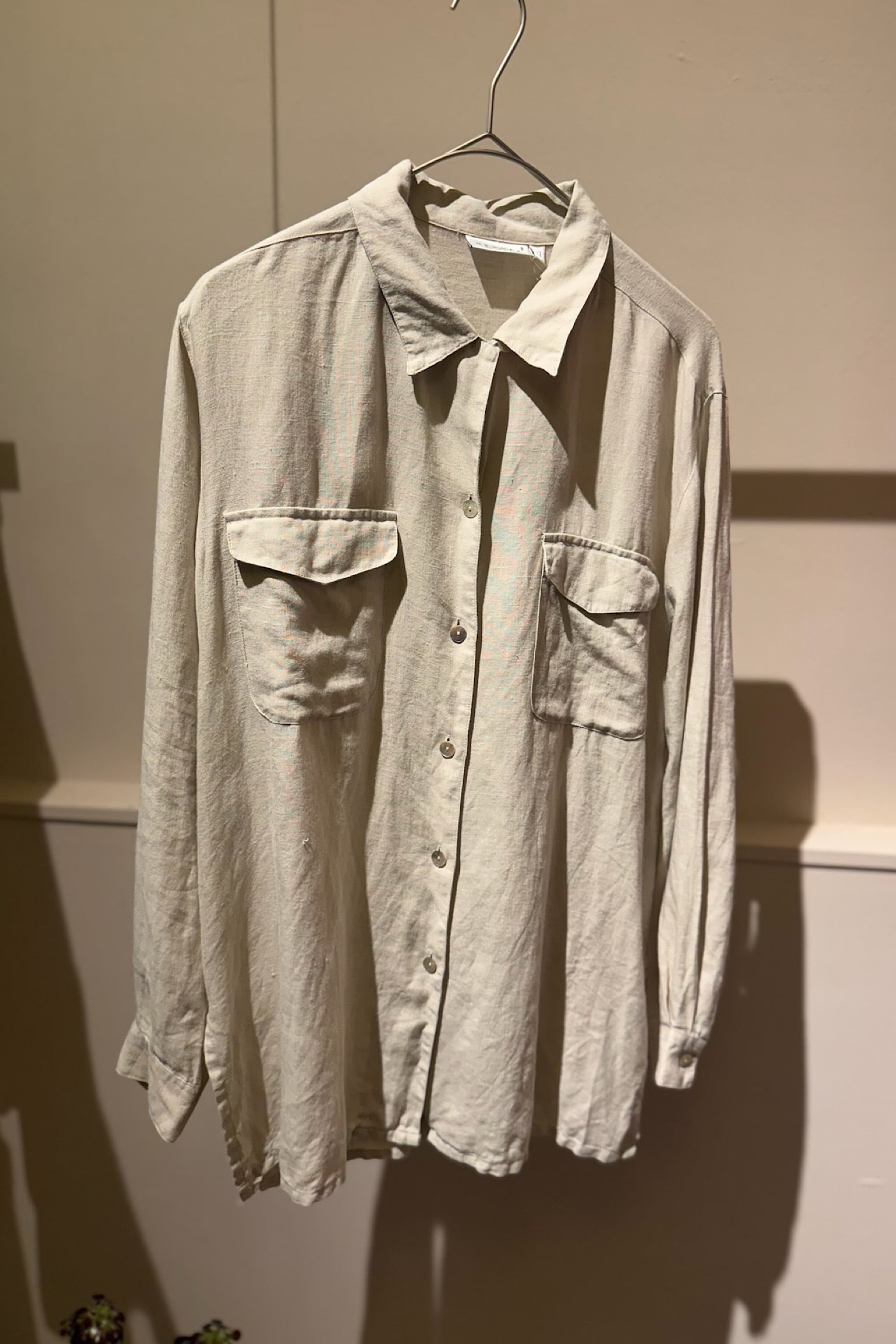 【送料無料】ベージュリネンダブルポケットシャツ