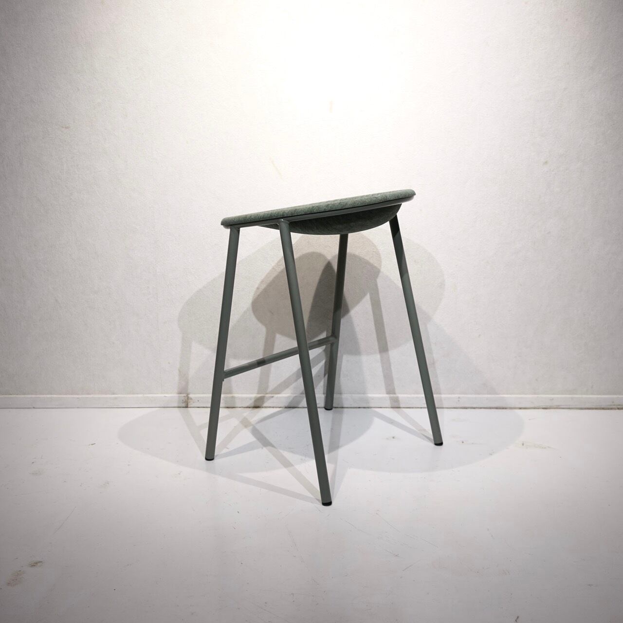 DeVorm デフォルム LJ4 PET Felt Counter Stool カウンタースツール