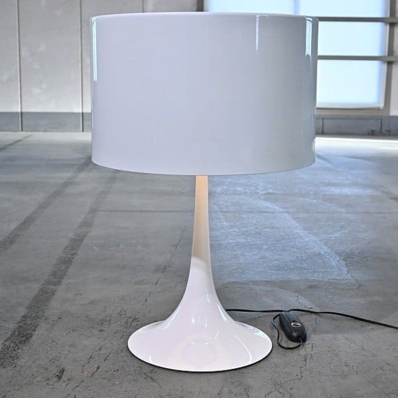 FLOS 20万「SPUN T2」テーブルライト A Sebastian Wrong 照明 リビング ダイニング 書斎 フロス セバスチャン・ロング スパン ティーツー【中古家具/中古インテリア/USED家具ユーズド家具/リサイクル】