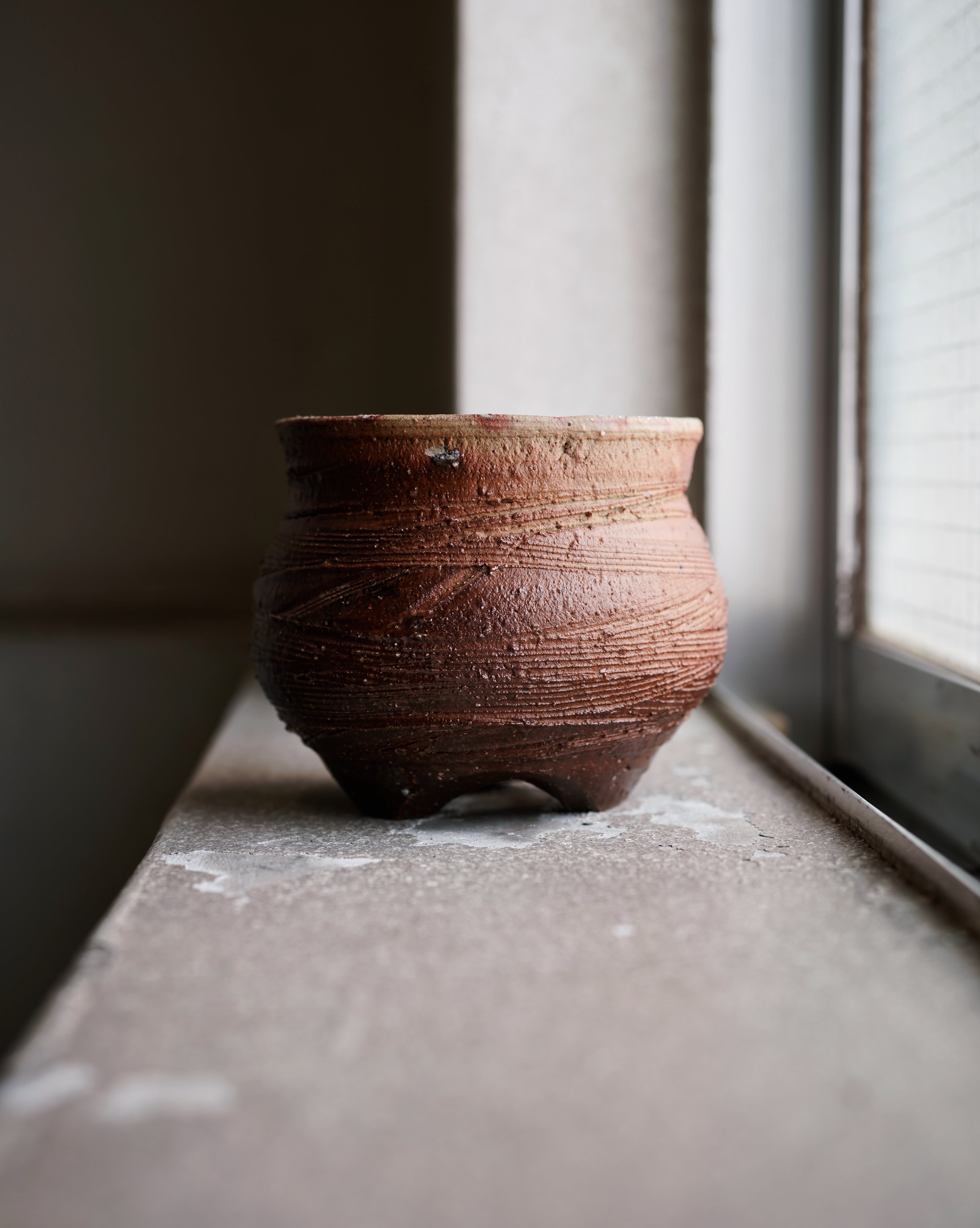 作家物の、大きなお鉢です。果物を入れてました。 植木鉢 / 大石茜 | hitsujitoyagi