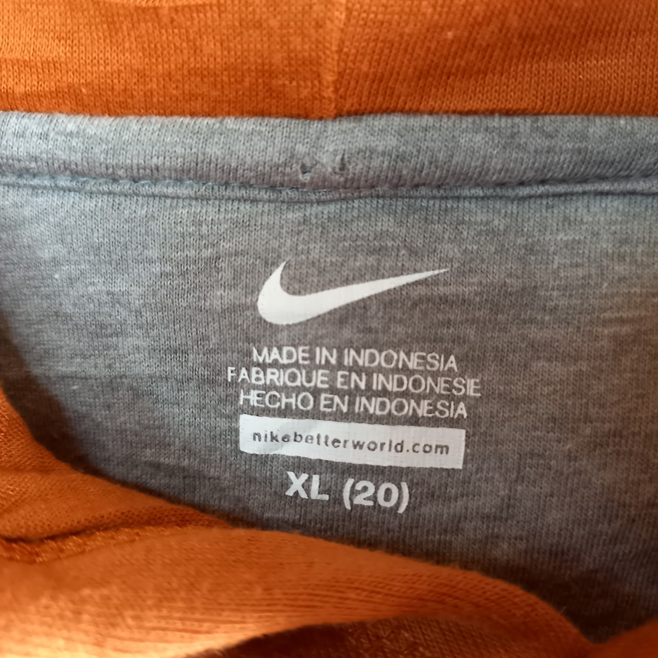 ナイキ　プルオーバー　スウェット　フーディー　センターロゴ　スウッシュ刺繍