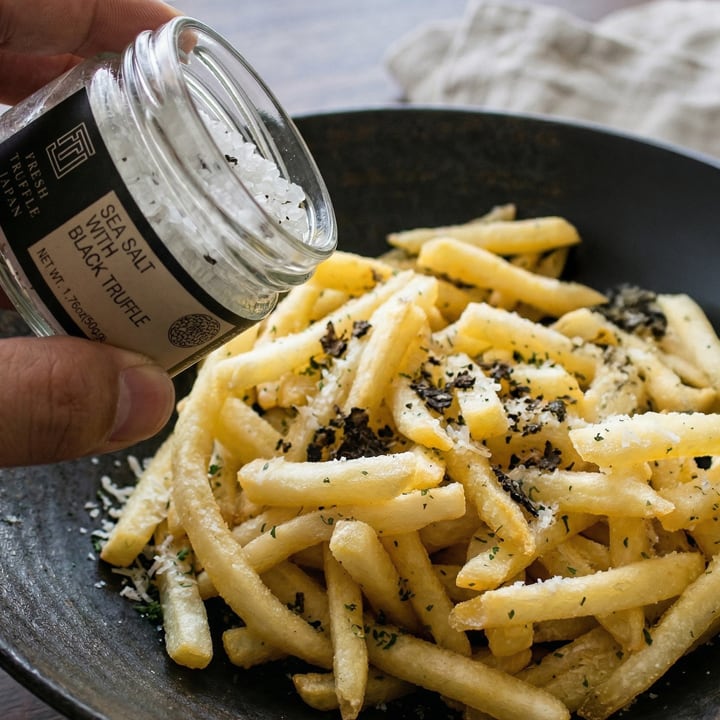 白トリュフ醤油と黒トリュフ塩のセット | FRESH TRUFFLE JAPAN