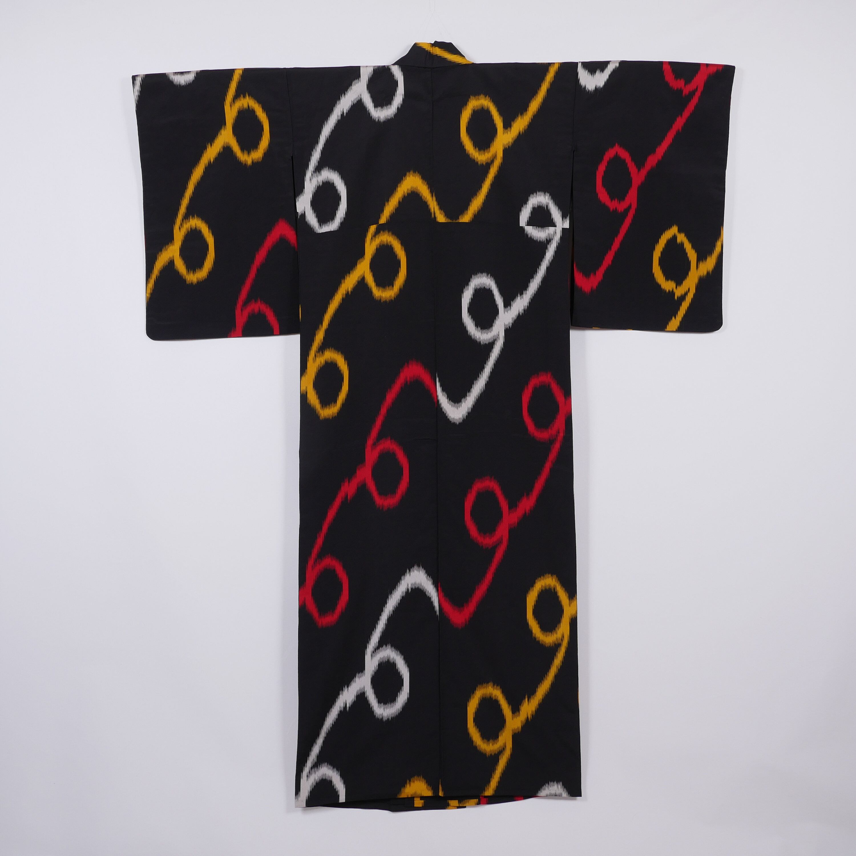 正絹 カラフルな輪柄 御召着物 | Vintage black omeshi kimono with a colorful looped line design