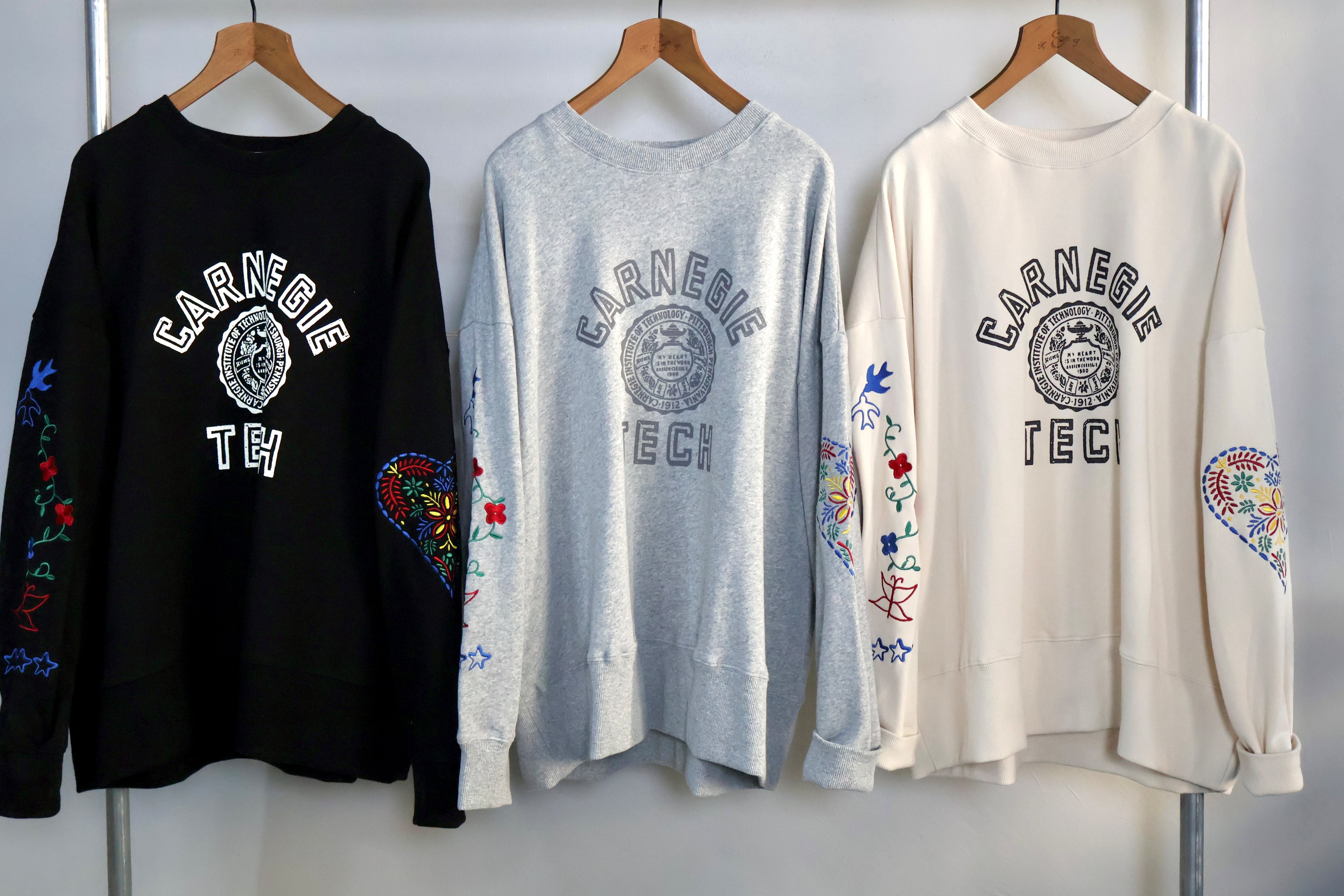 NEW！裏毛カレッジプリント袖刺繍スウェット【12509-335-10】2025AW