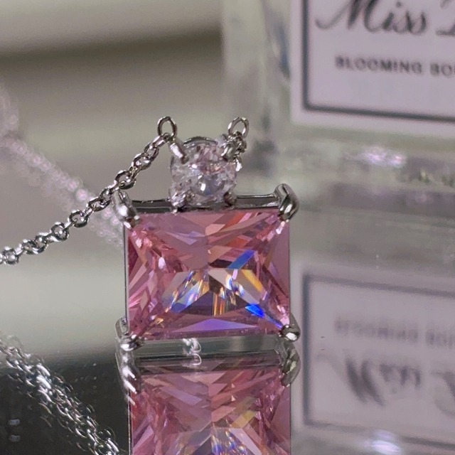 Perfume necklace