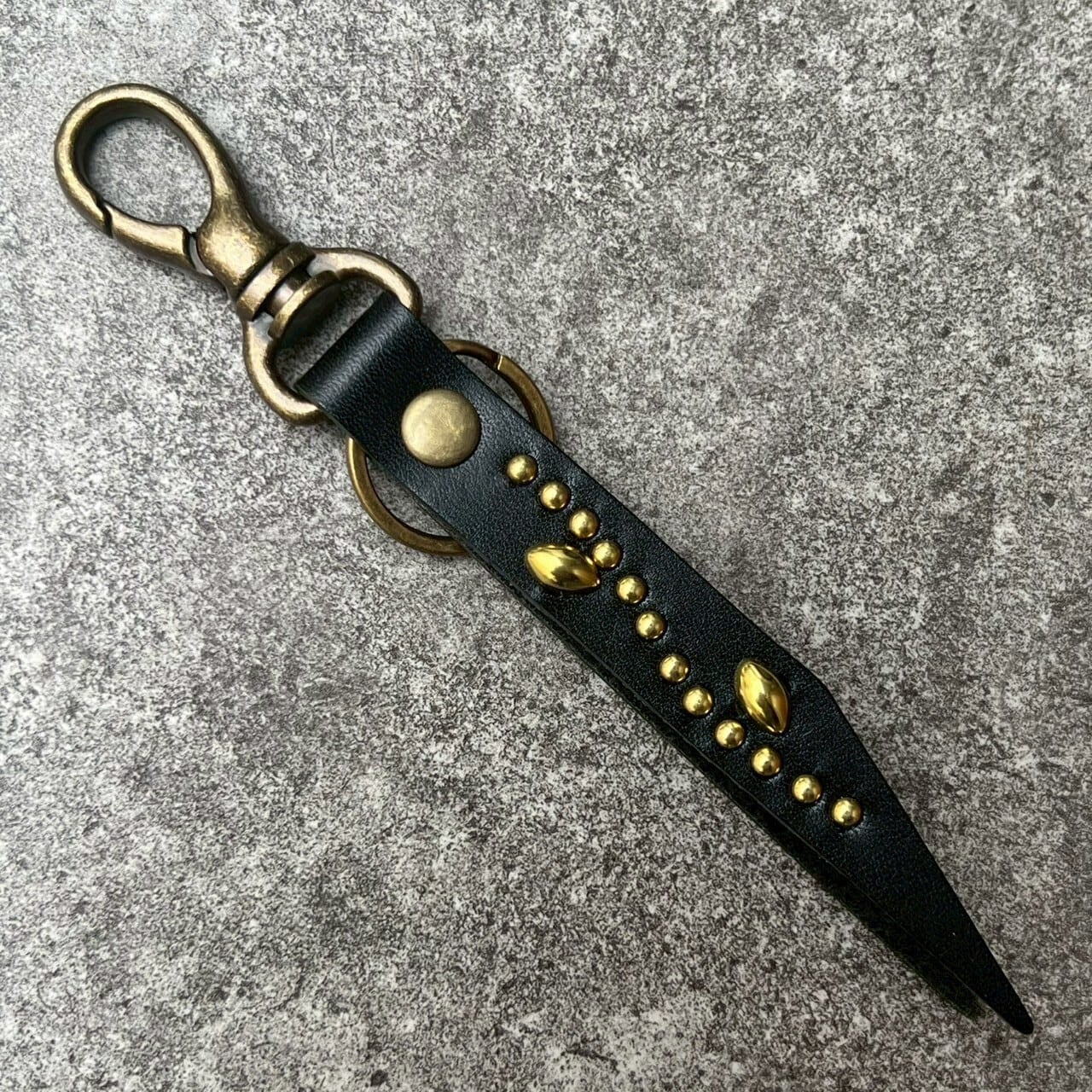 栃木レザー】片面スタッズキーホルダー T20.5-2 | Ace leather