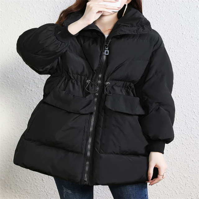 【送料無料】 ダウンジャケット アウター 羽織り ロング 長袖 ハイネック フレア Aライン ポケット 防寒 ブラック レッド 大人カラー モノトーン 厚手生地 温かい かわいい 大人可愛い 綺麗 シンプル カジュアル 大人 上品 おしゃれ お洒落 大人女子 こなれ感 定番アイテム 体型カバー ガーリー 無地 冬 女性 レディース ママ 10代 20代 30代 40代 通勤 デート お出かけ 女子会 お呼ばれ お茶会 授業参観 休日 アウトドア 着回し 普段使い ファッション スタイル 楽ちん 着痩せ