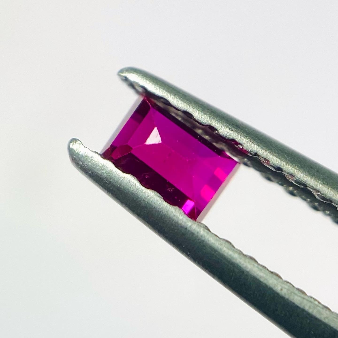 VIVIDネオンな情熱ルビー