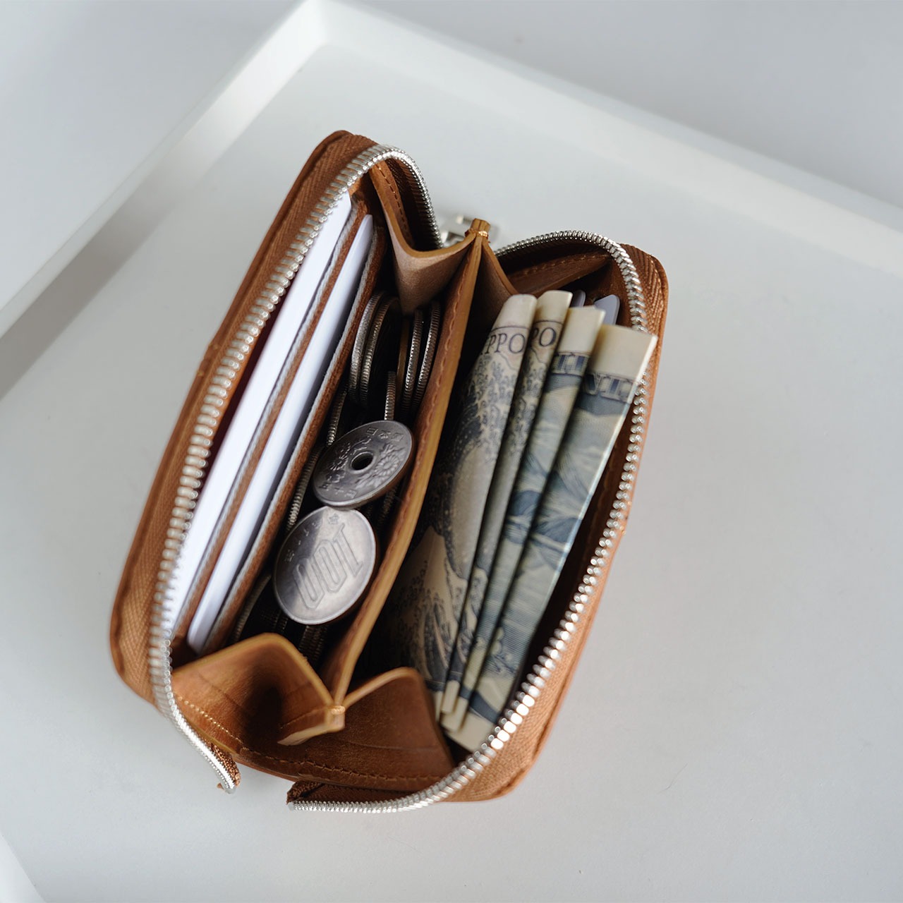 【本革】手のひらミニ財布|de’syu|プエブロレザー × アクセサリー感 ブラウン・画像4