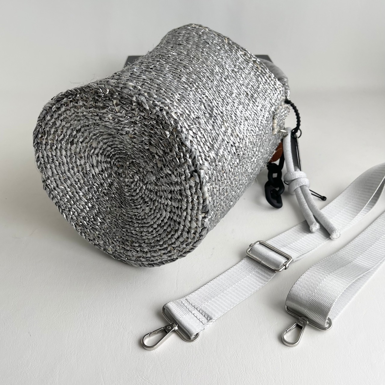 One Handle OVAL Shoulder Strap Bag / SILVER x Silver | meong blue