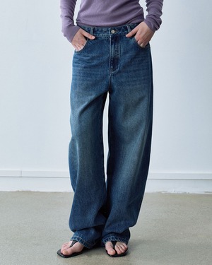 Curved Wide Leg Jeans