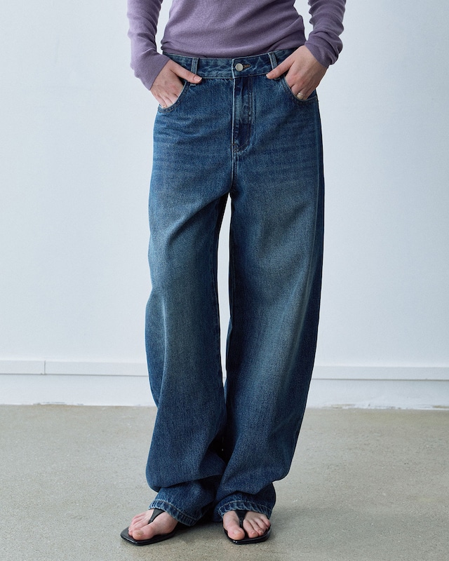 Curved Wide Leg Jeans