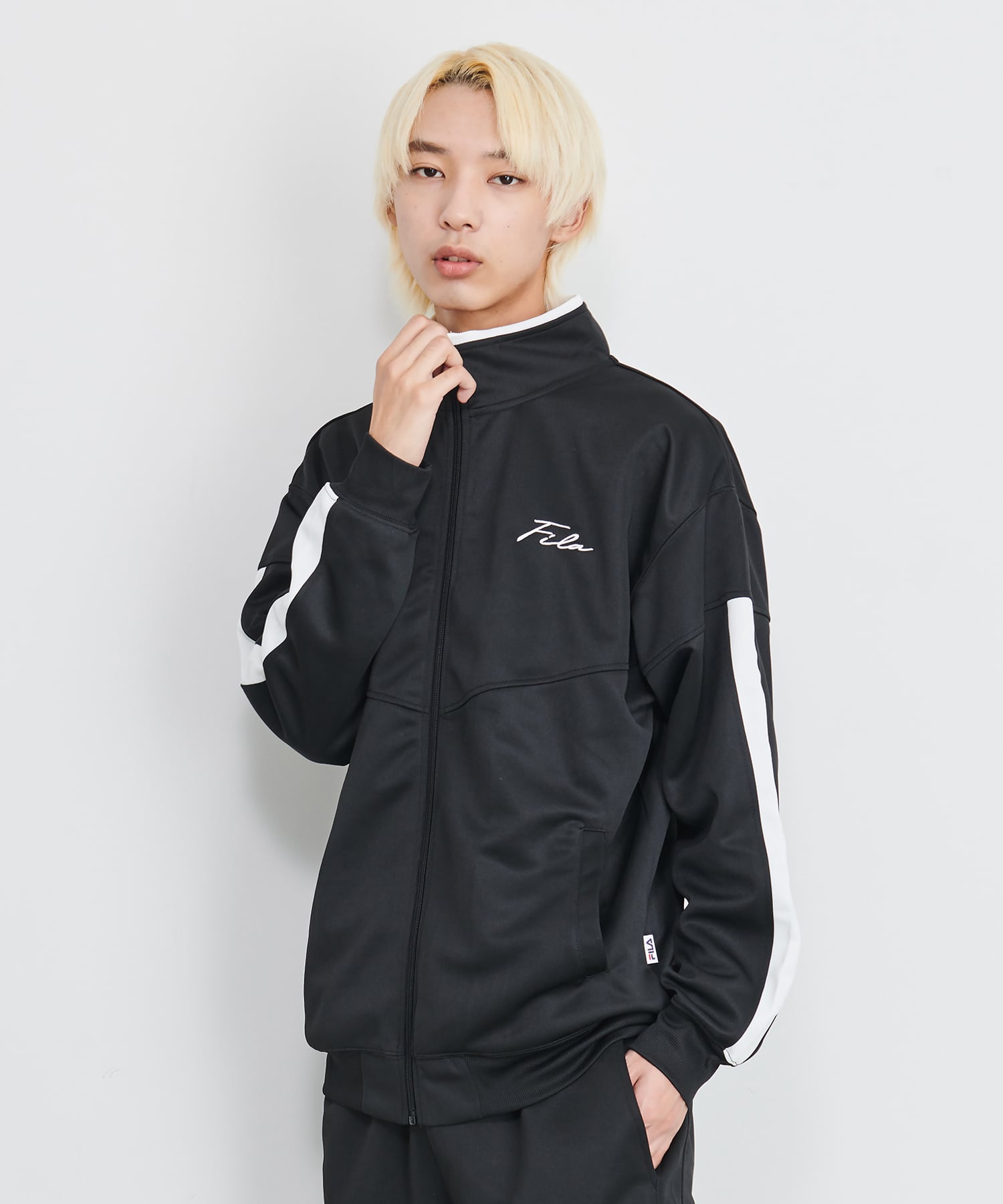 ユニセックス向けのブランドをメインにした、カジュアルな洋服や服飾