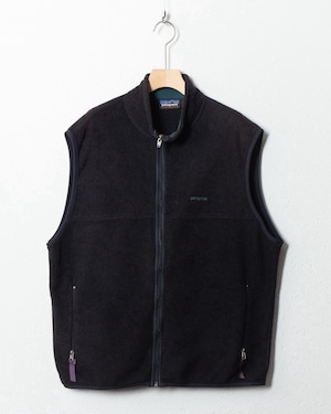 "Patagonia" chinchilla zip up vest / Made In USA / SIZE:XL / COLOR:BLACK