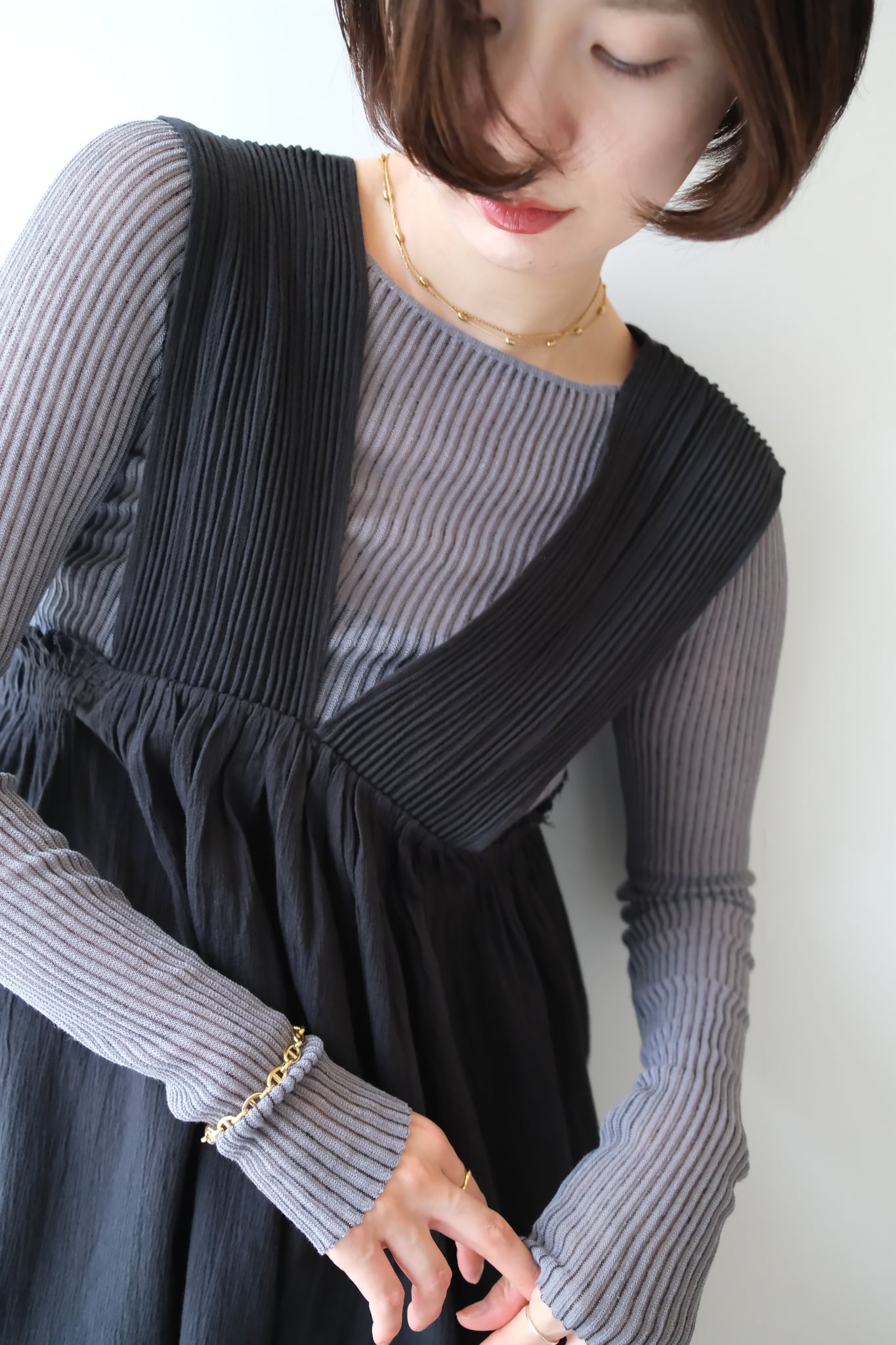 Hella cotton crepe gather top コットンクレープギャザートップス