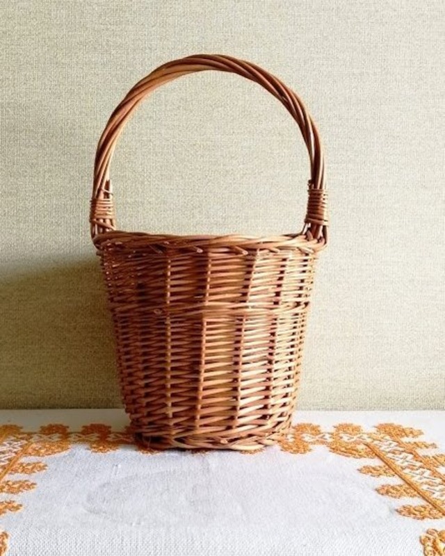 チェコの柳のバスケット