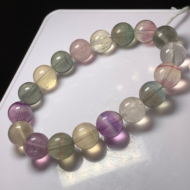 N.no4.透明度有り、珍しい色合いフローライトブレスレット