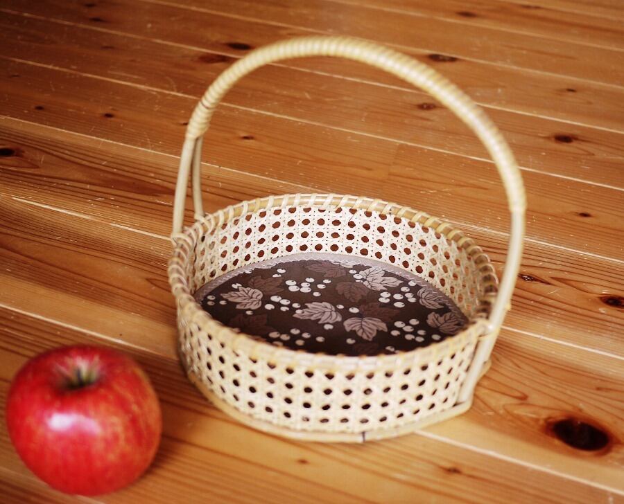 ドイツ 手編籐飾り籠 ワンハンドル ブドウ柄の布 お買い物 かご パニエ マルクト籠