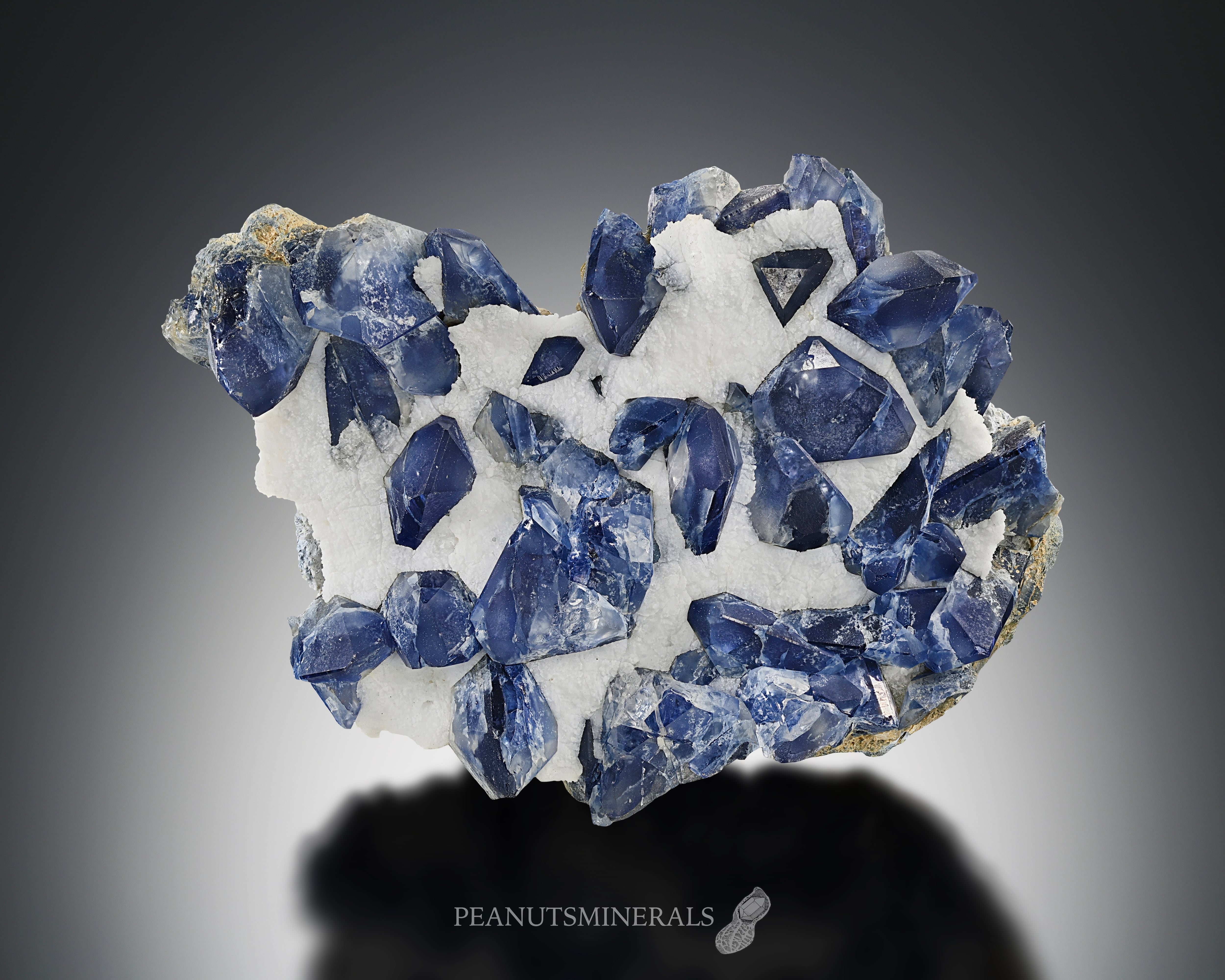 Benitoite | PEANUTS MINERALS Benitoite | PEANUTS MINERALS
