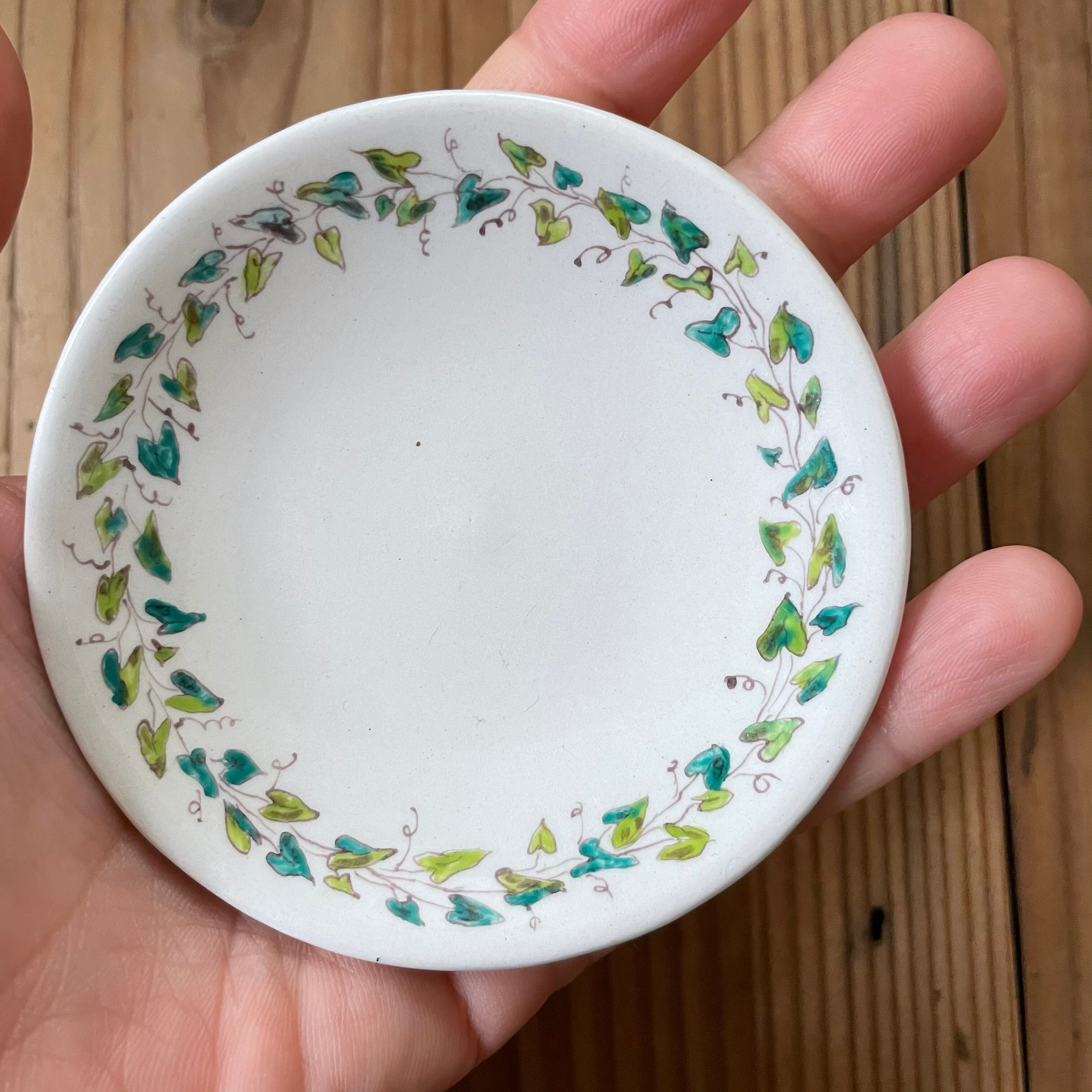 葉っぱ模様の小皿