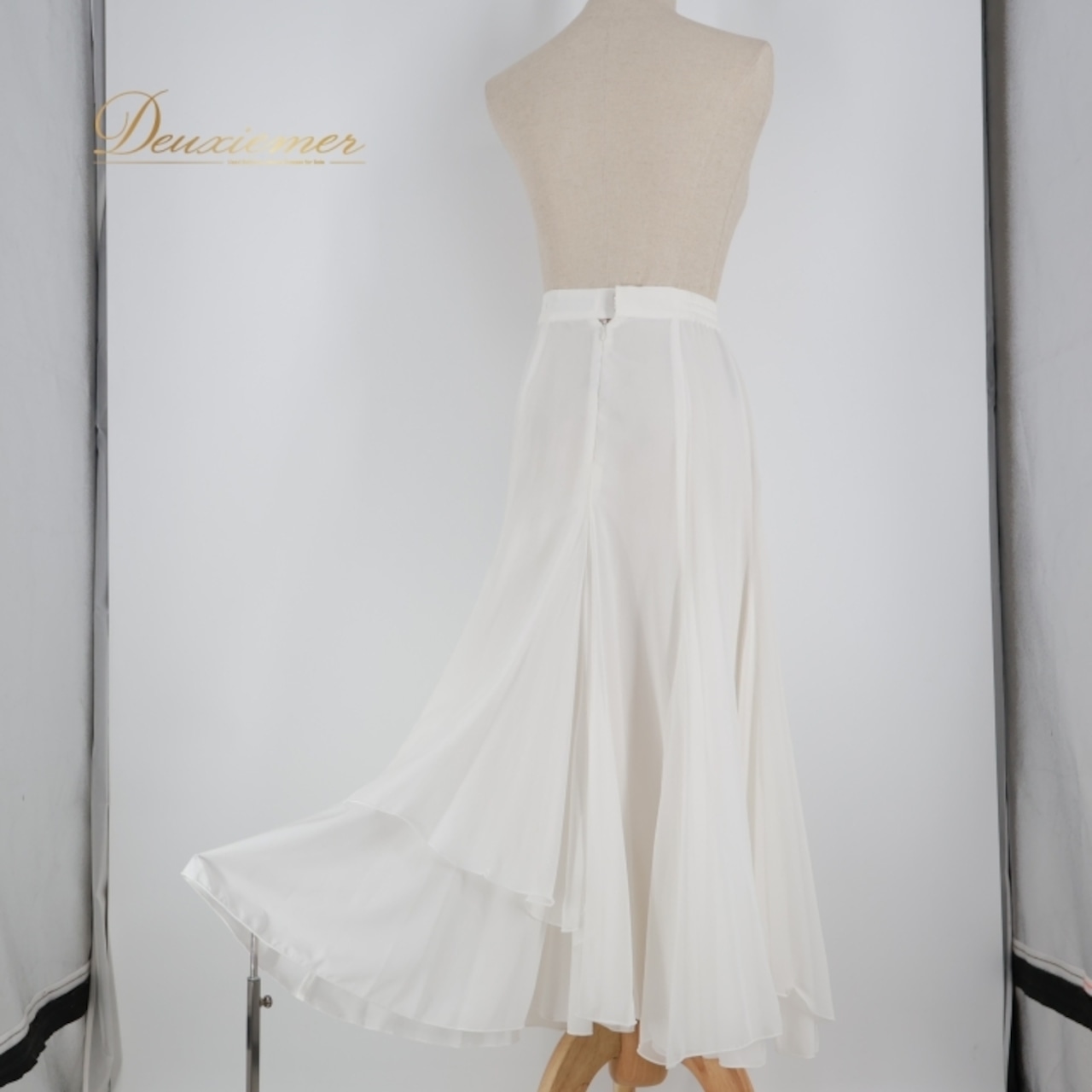 社交ダンス 衣装 スカート ホワイト系 チャコットロイヤルダンス Chacott ROYAL DANCE 白 無地 シンプル シフォン レッスン 練習 日本製 明るい 爽やか 上品 かわいい 透け感 ダンス衣装 オールホワイト