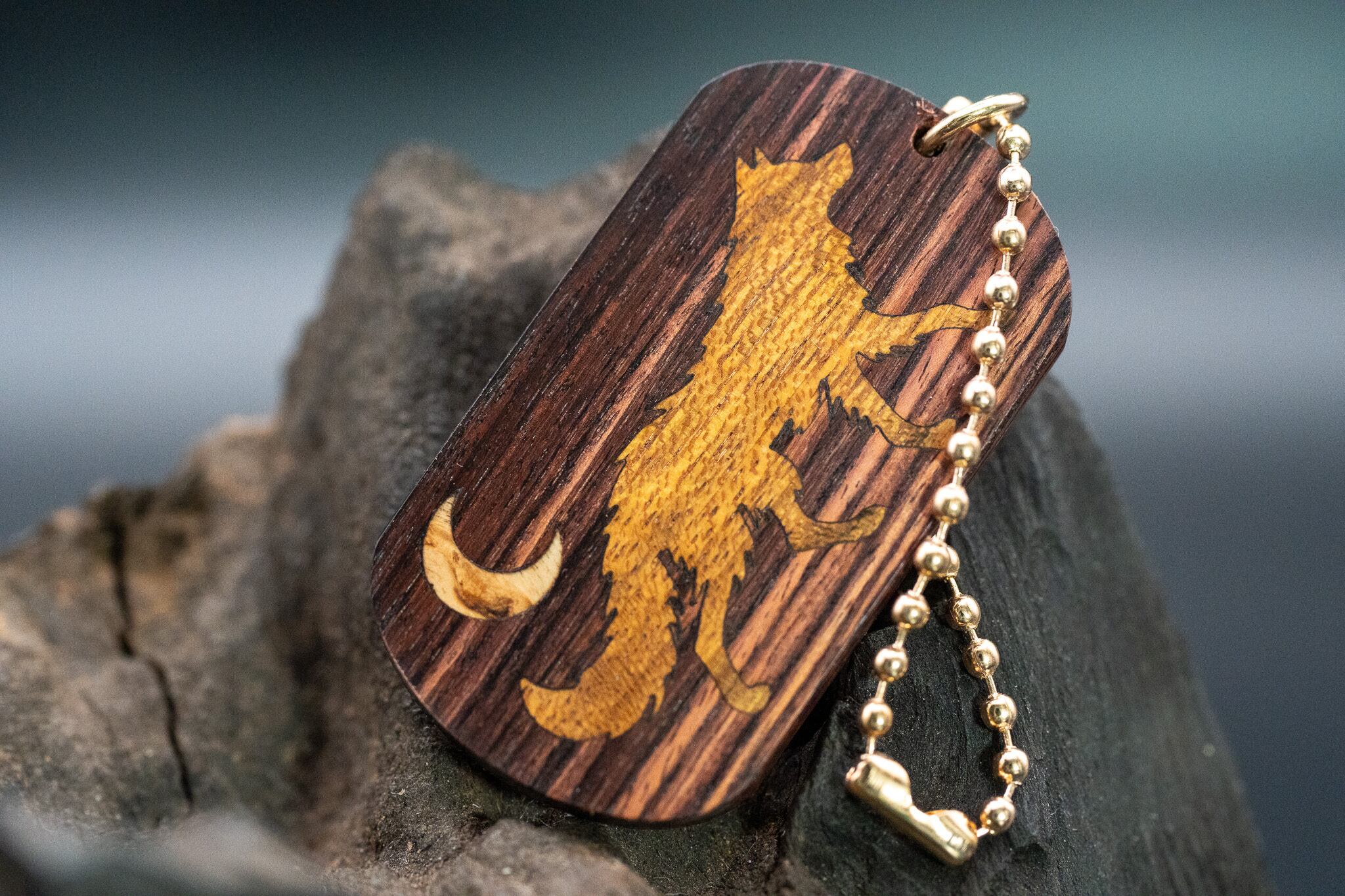 【王室御用達 】 キングウッド ドッグタグ 象嵌 闊歩