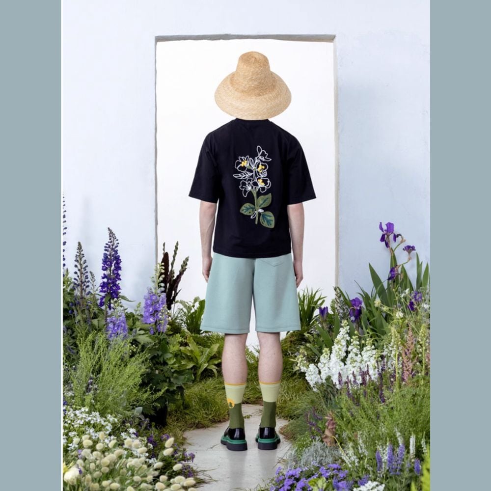 草むらの中を歩くグリーンハーフパンツ【メンズ】 E00261 | EMMA GRAND