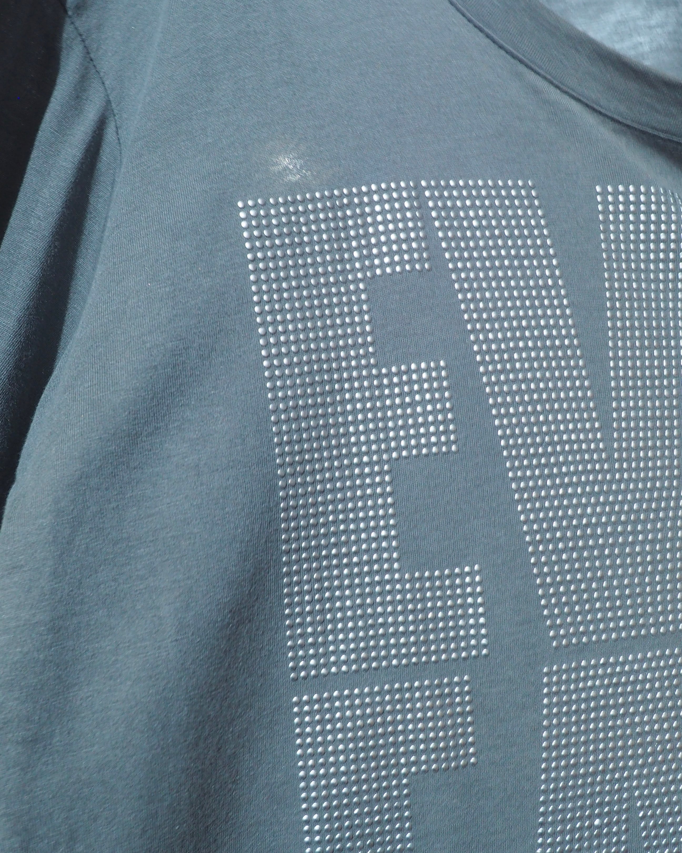 ” glamb - EVEN EASY PIECES ” Dot Font printed Long sleeve Tee