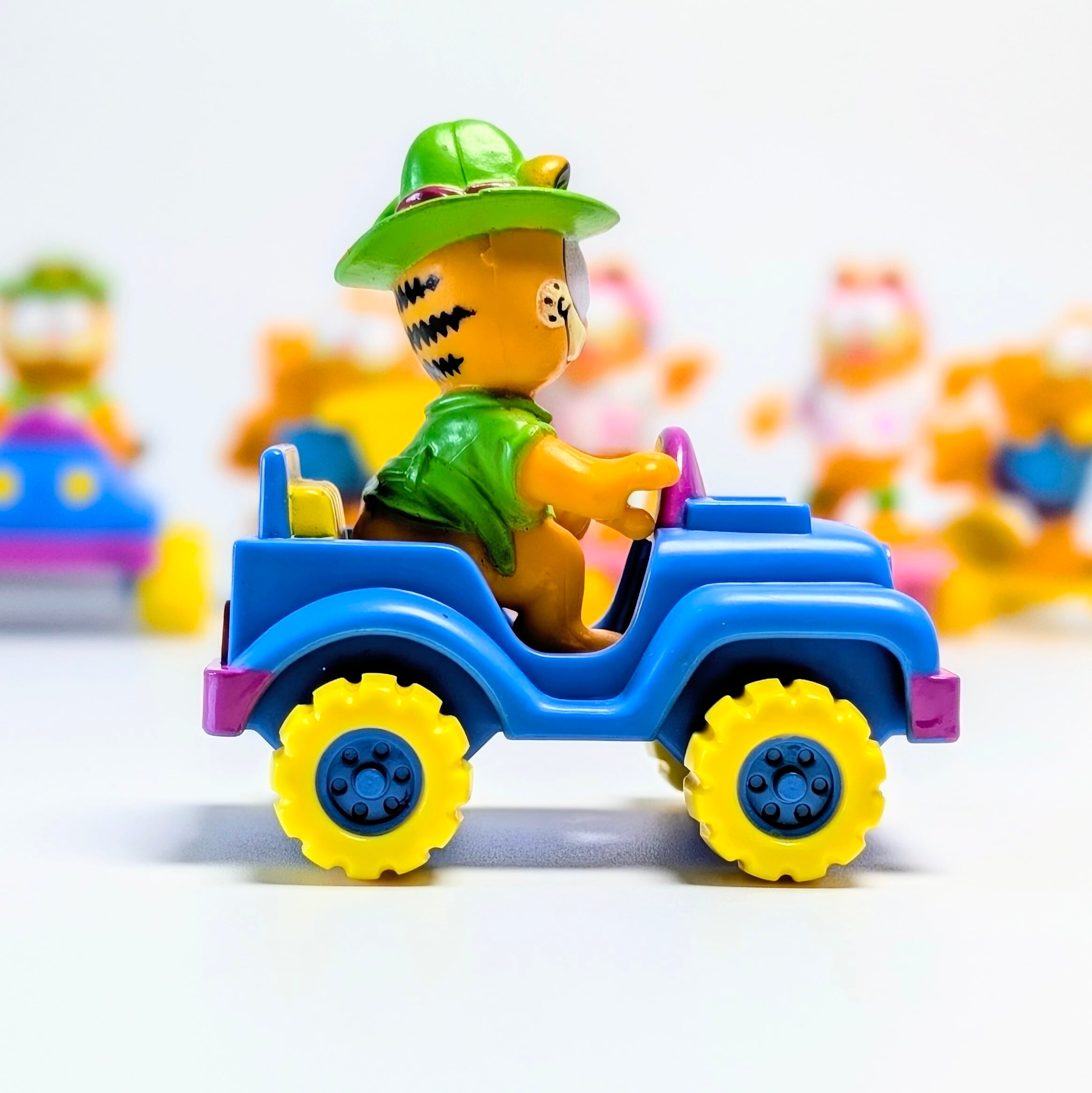 ☆ VINTAGE 1988 ☆【 McDonald's  ( マクドナルド ) 】1988年マクドナルドミールトイ 『 Garfield in 4-wheeler（ガーフィールド イン フォーウィラー）』〜ジープに乗ったあいつ(笑)〜 / ミールトイ / ハッピーミール 〚アメリカン雑貨 アメトイ〛