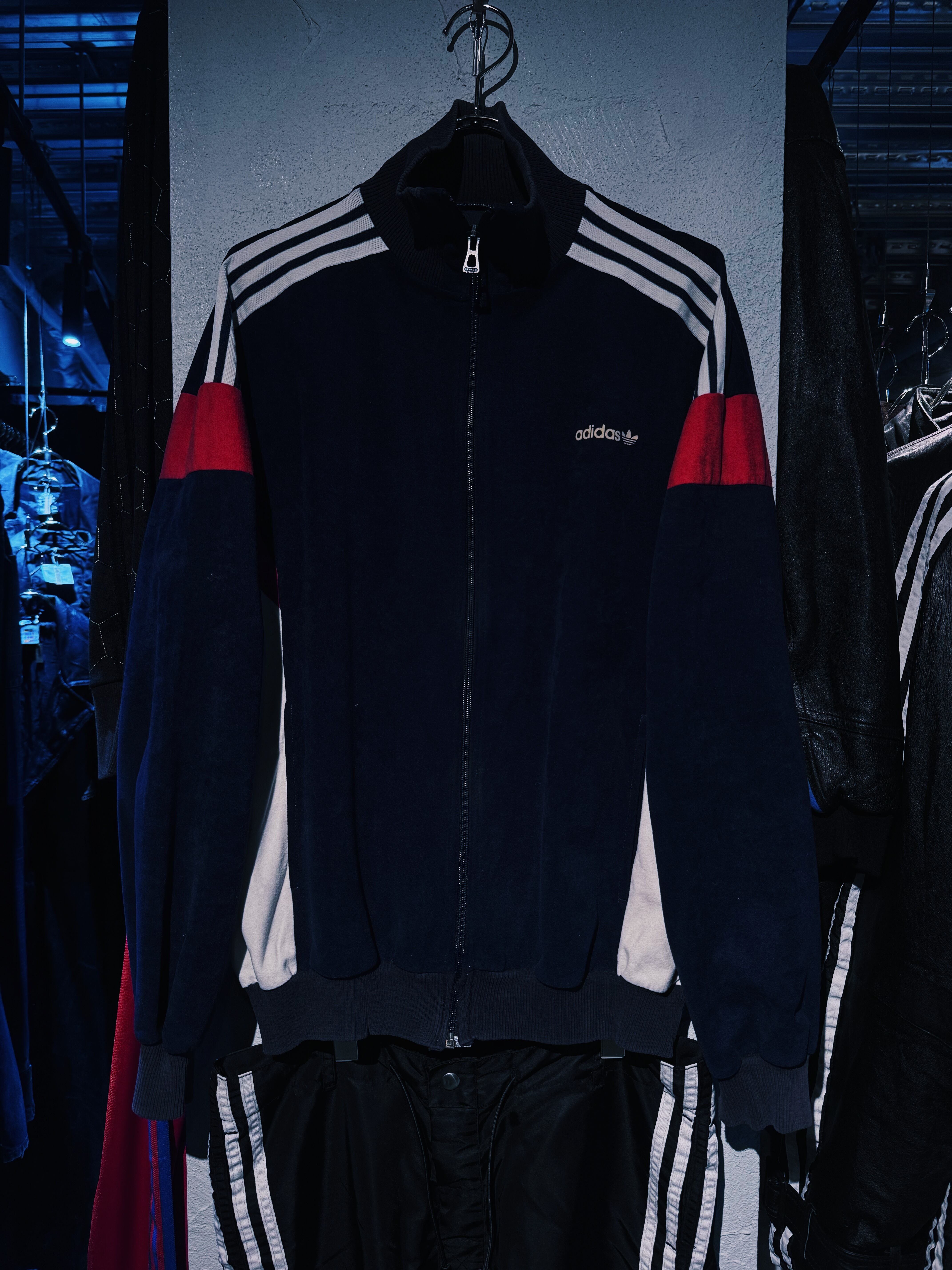 【D4C】80's vintage "ADIDAS" 3 stripes×armband design velour material track jacket