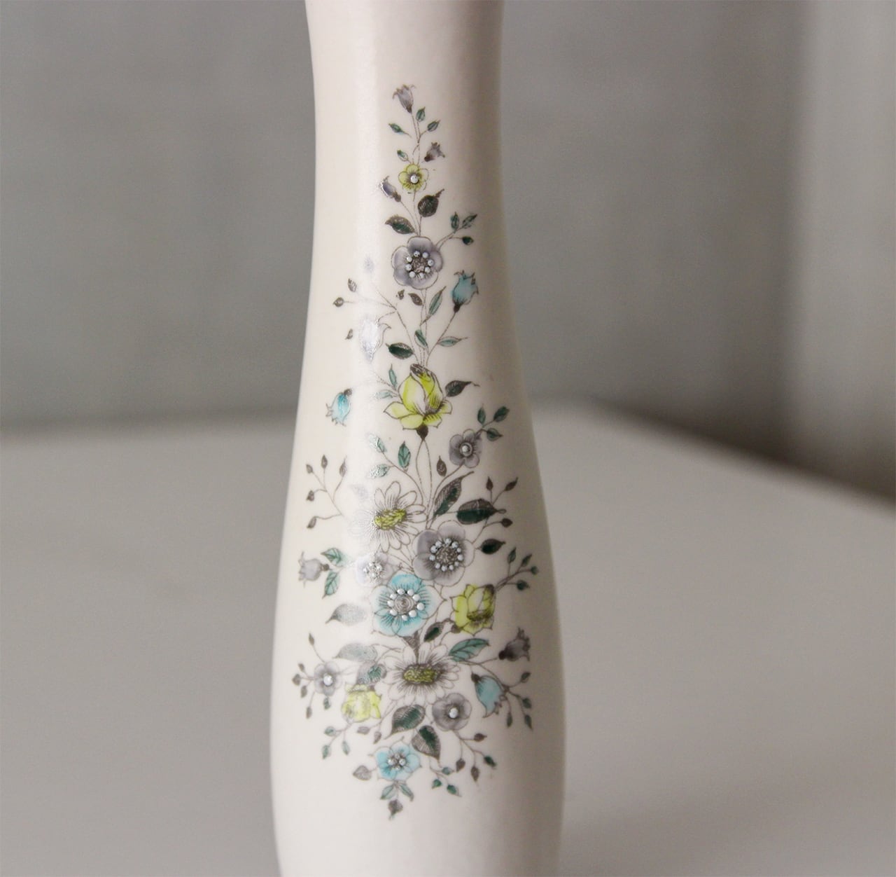 フランス製 ムスティエ（Moustiers）手描き 花模様 蝶々 陶器 花瓶