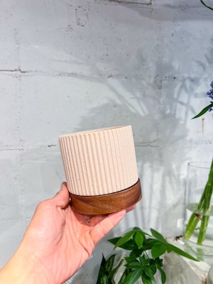 木の受け皿の縦線の植木鉢　3.5号