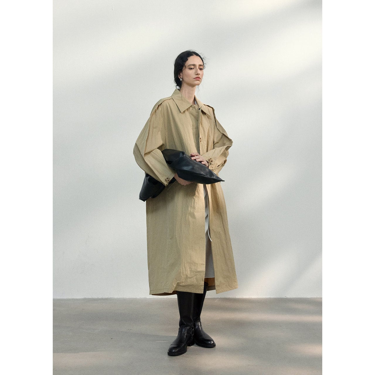 ジャケット・アウター Acka volume sleeve trench coat ジャケット・アウター Acka volume sleeve trench coat Volume