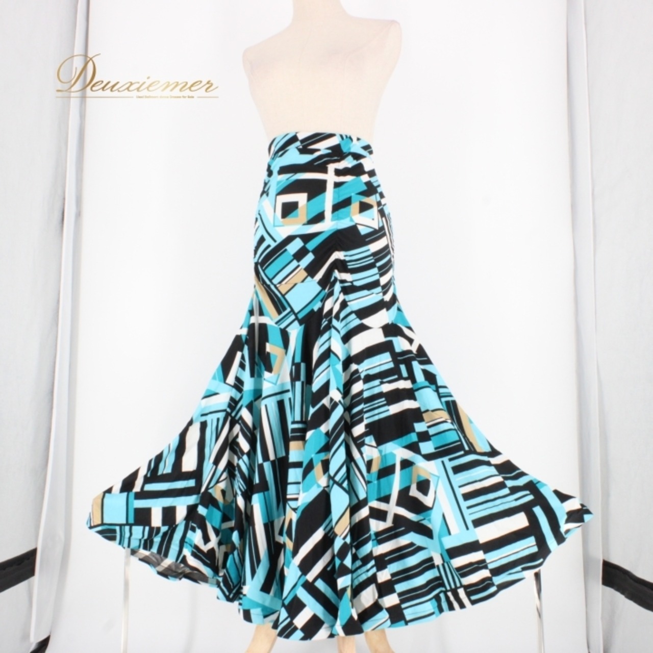 社交ダンス 衣装 スタンダード スカート レッスンウェア レディース 水色 ライトブルー系 ホワイト系 ブラック系 黒 白 練習着 ベージュ系 軽量 伸縮素材 ダンス用 スカート 練習用 おしゃれ フレアスカート パーティー カジュアル アウトドア モダン スタイリッシュ デザイン 体型カバー 動きやすい 広がる おしゃれ ダンス衣装 お買い得