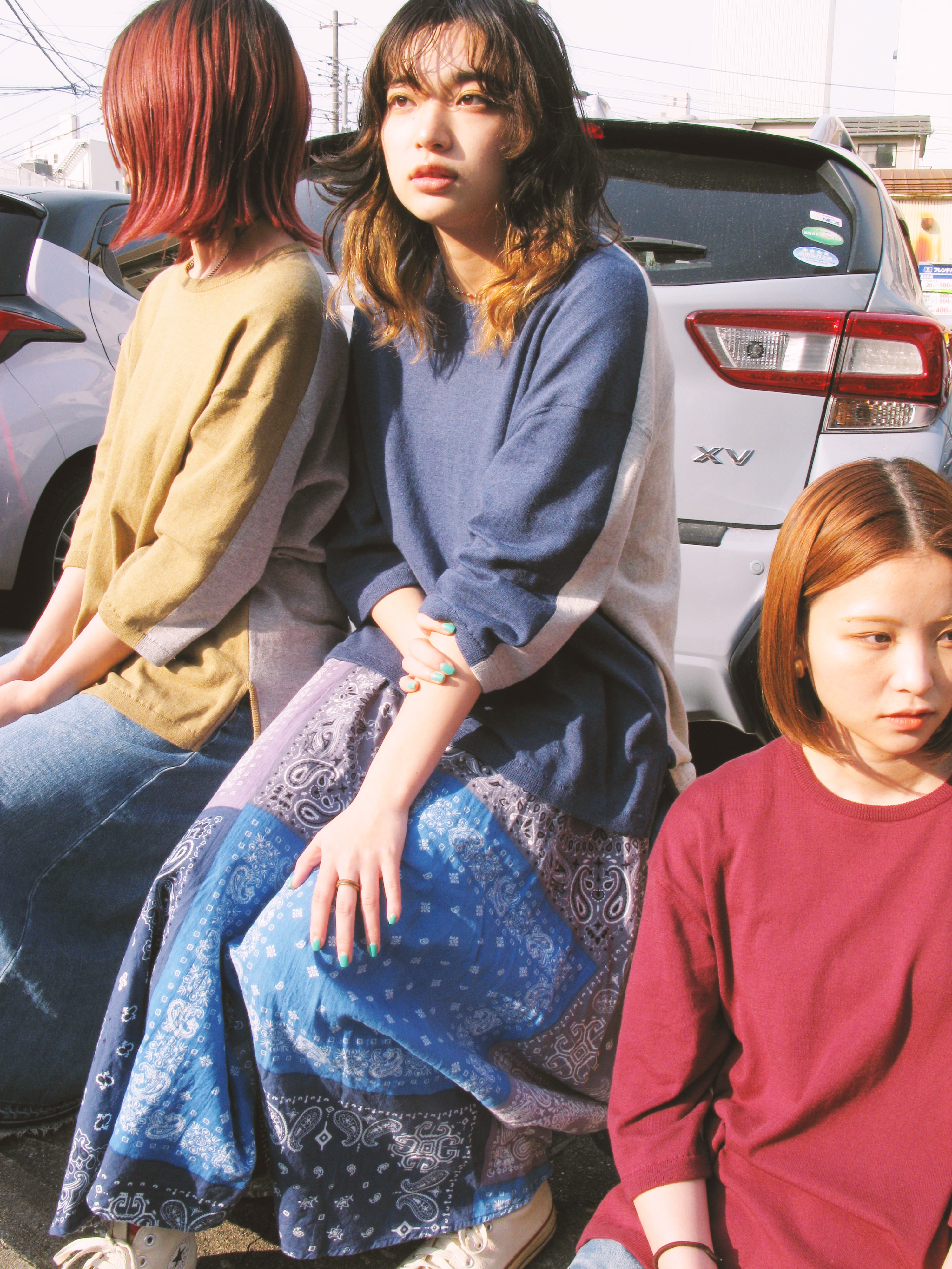 コットン100%のゆったり半袖カットソー｜スイッチングカラー（ブルーxLグレー）