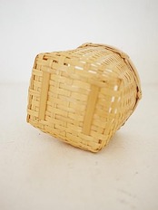 竹のおしぼり籠