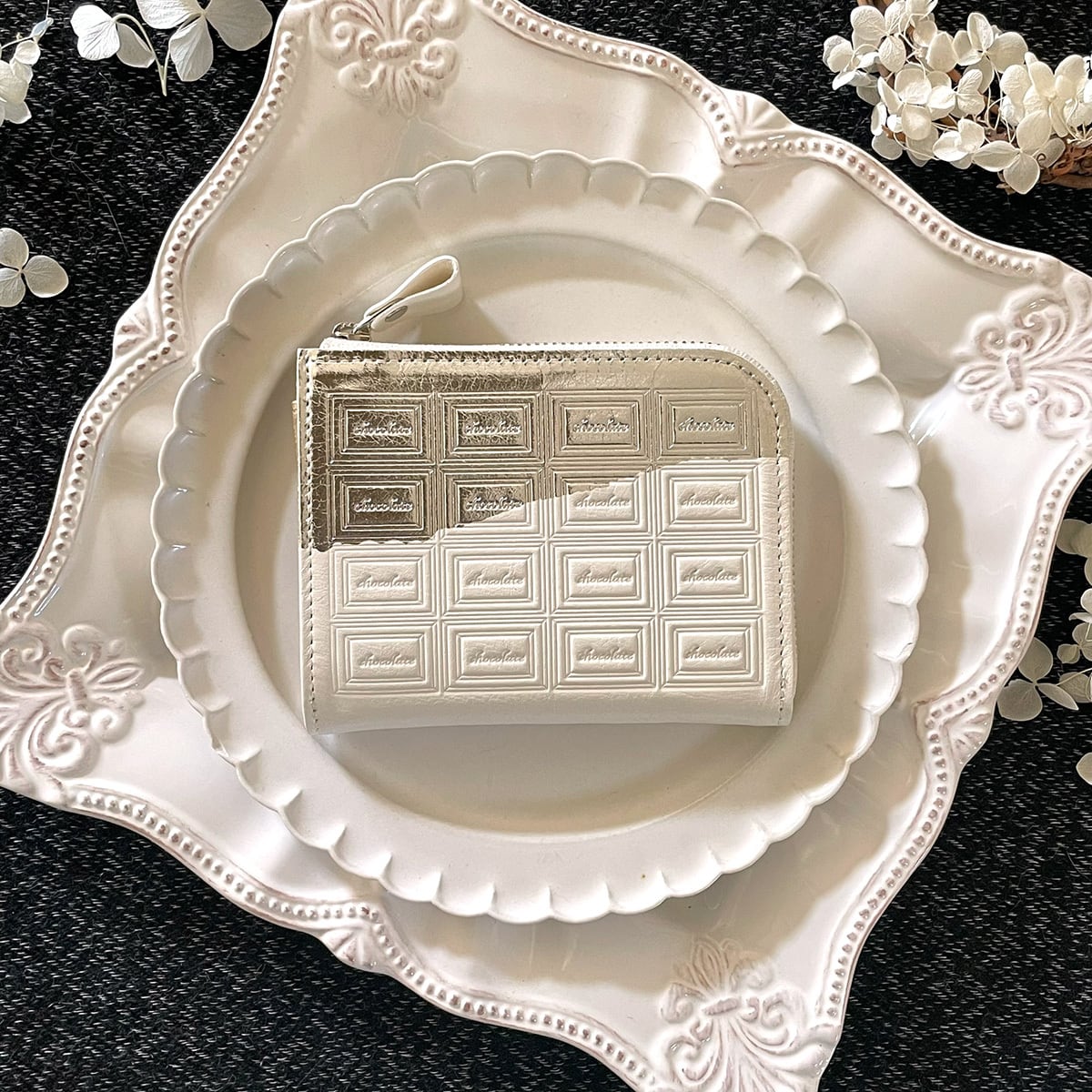 訳あり品:特別版:革のバニラホワイトチョコ ファスナーミニ財布(銀の包み紙)