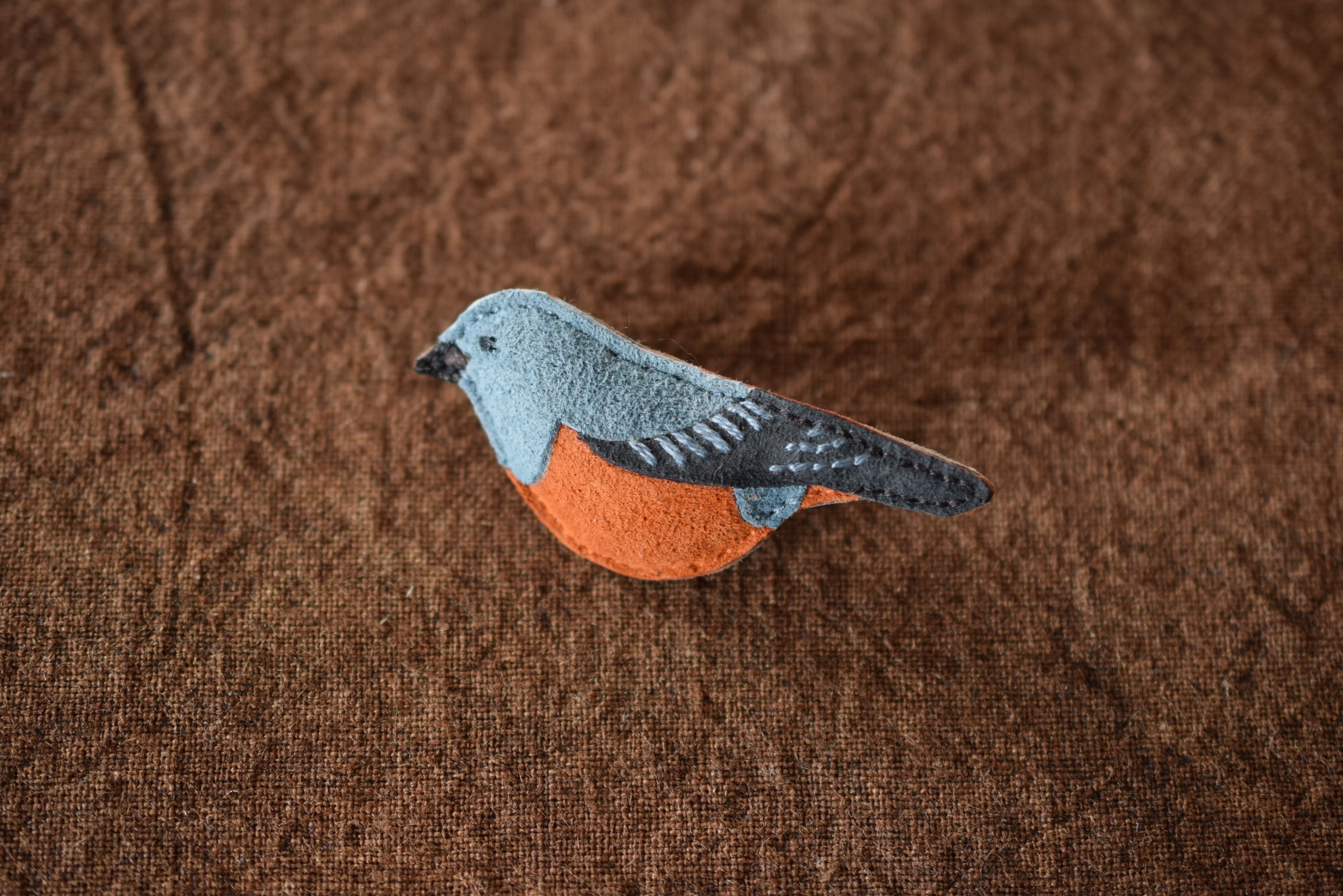Trovelore 刺繍ブローチFLYING SWALLOW (TRB012) | PAY ID