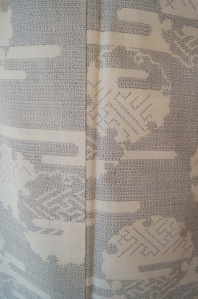 【袷】生成り地　亀甲絣＋エ霞に雪輪文　紬