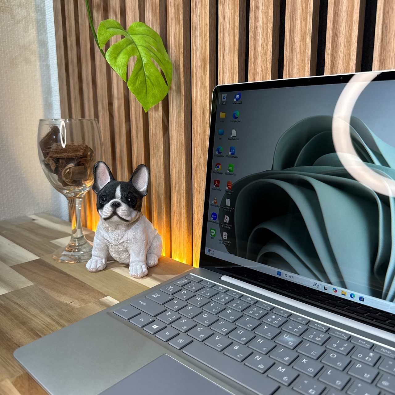 \ 公式ショップ限定価格❣️/ 準美品《人気シリーズ》Surface Laptop Go プラチナ Corei5 第10世代 メモリ4GB SSD ノートパソコン 安心サポート&3ヶ月保証付き