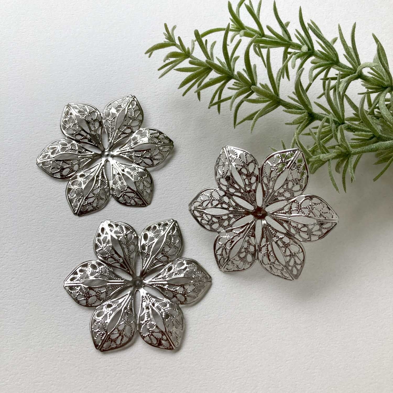 6弁花透かし模様メタルパーツ | Dua-アクセサリーパーツショップ
